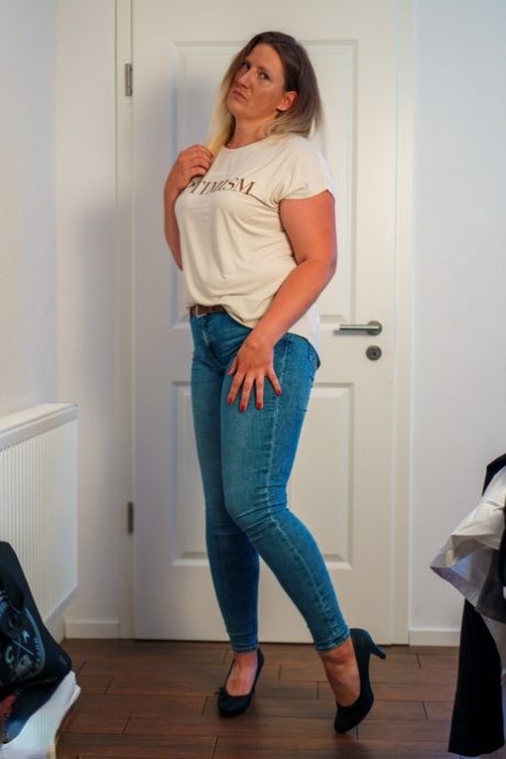 Older fatty Julia Winter models denim jeans before having POV sex