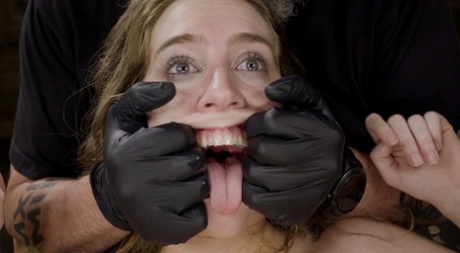 Submissive babe Cadence Lux gets an orgasmic fingering in rope bondage