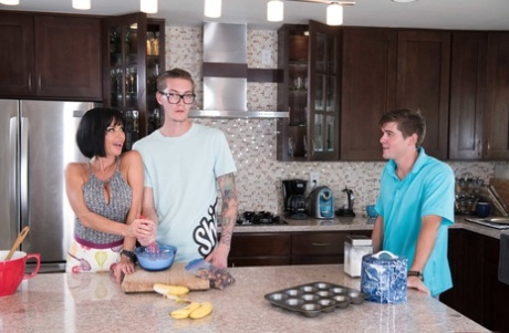 Huge titted mom Veronica Avluv gets screwed after kitchen titjob & blowjob